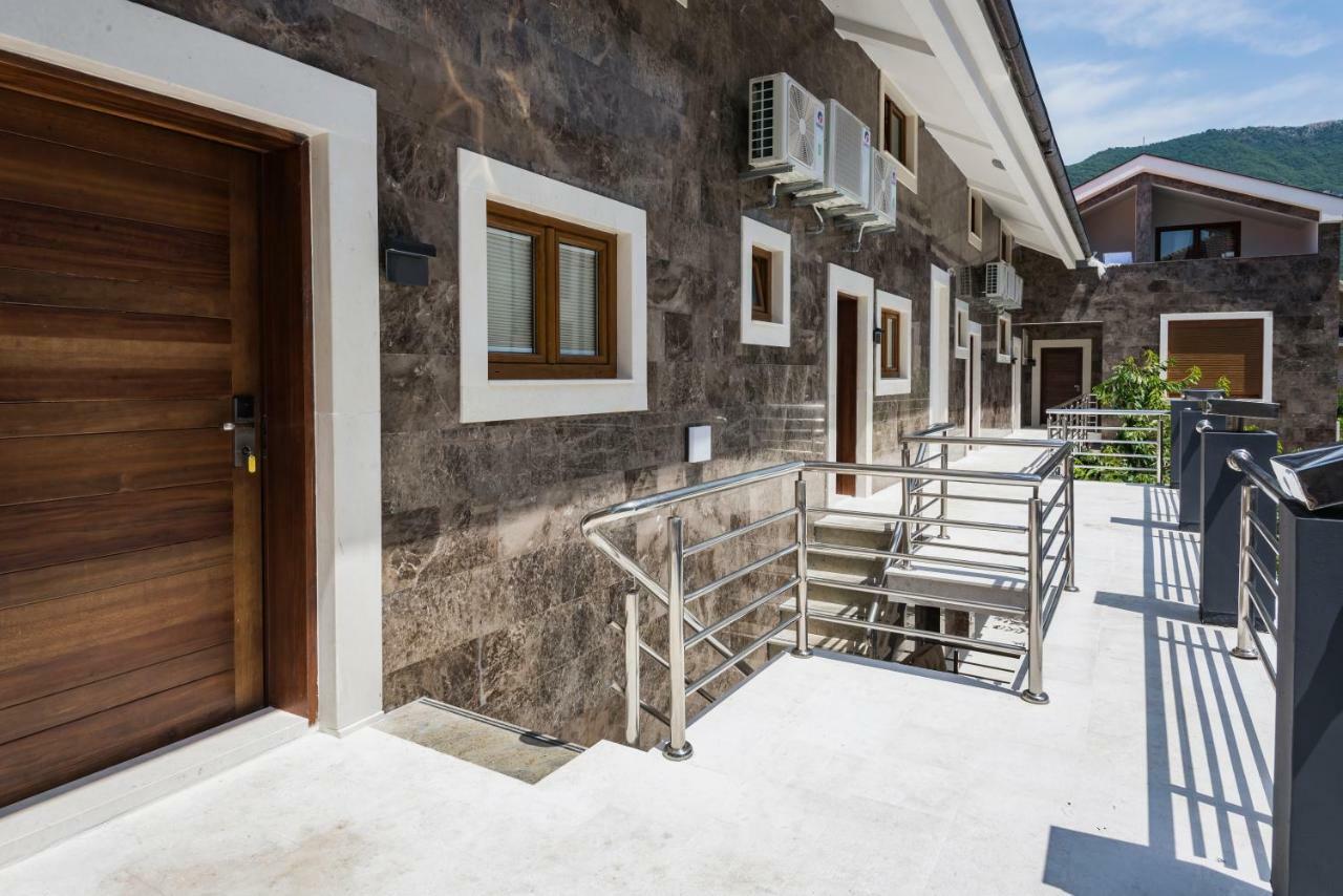 Waikiki Apartments Тиват Экстерьер фото