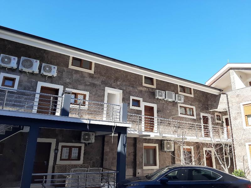Waikiki Apartments Тиват Экстерьер фото