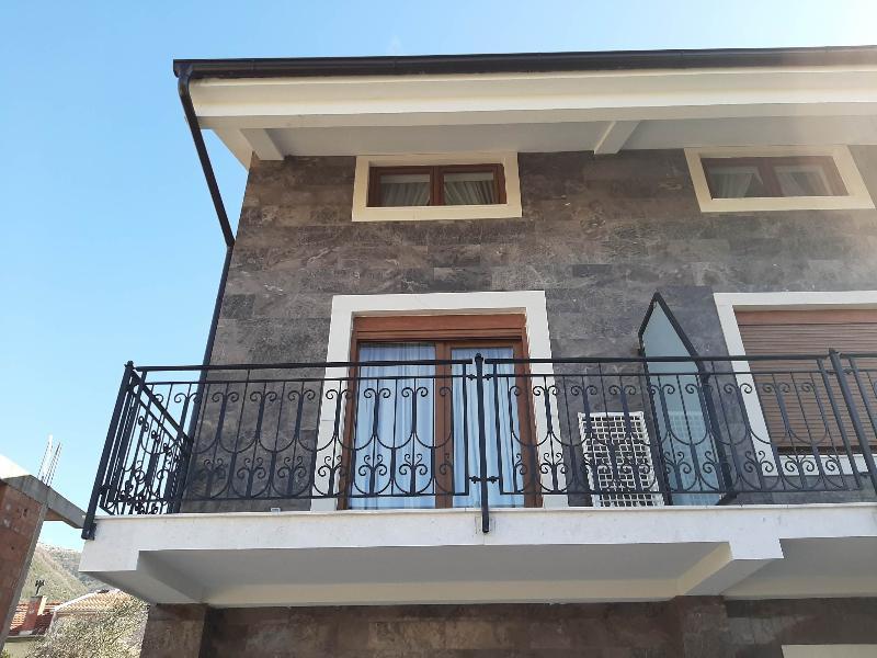 Waikiki Apartments Тиват Экстерьер фото
