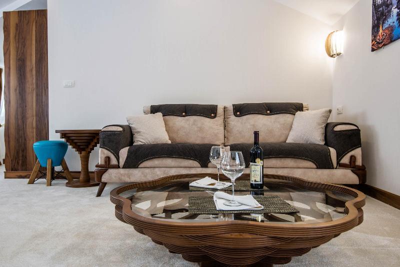 Waikiki Apartments Тиват Экстерьер фото